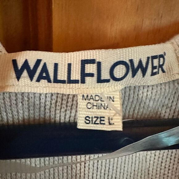 Wallflower Lightweight Poncho Knit Pullover - Picture 3 of 3